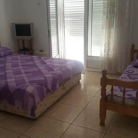 Apartmani Marina *